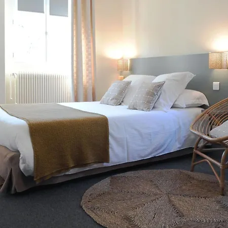 Hotel Logis Du Chêne 2*