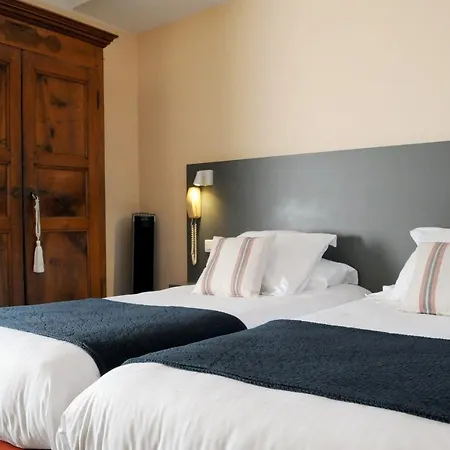 Logis Du Chêne Hotel