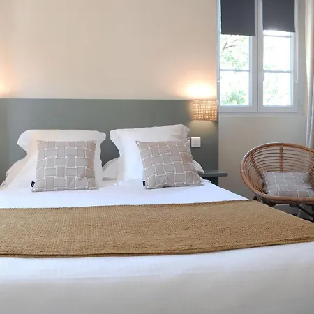 Logis Du Chene Hotel