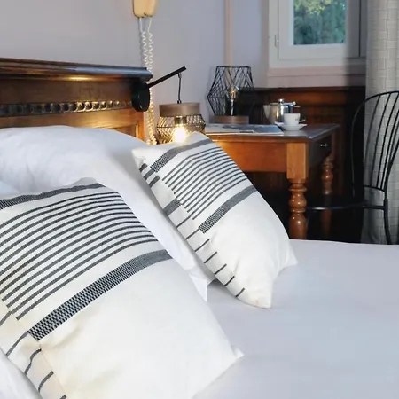 Logis Du Chene Hotel 2*