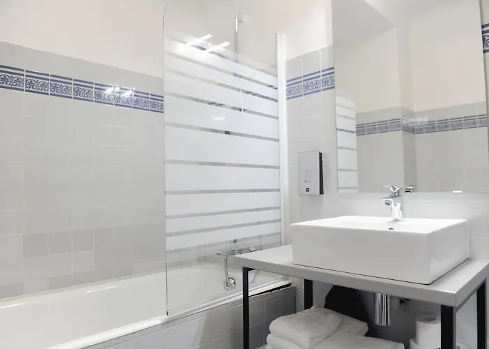 Logis Du Chene 2* Итсасу