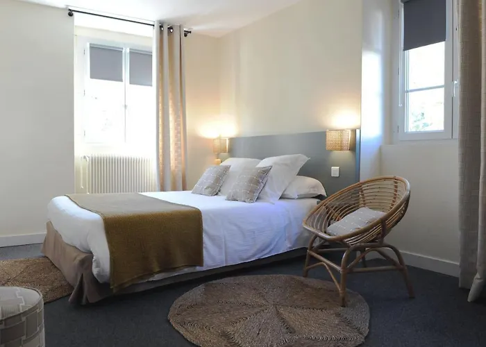 Logis Du Chene Hotel