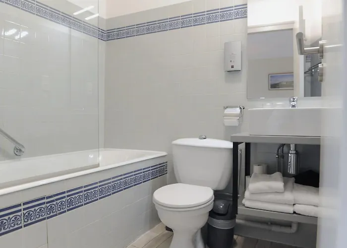 Logis Du Chene Hotel 2*